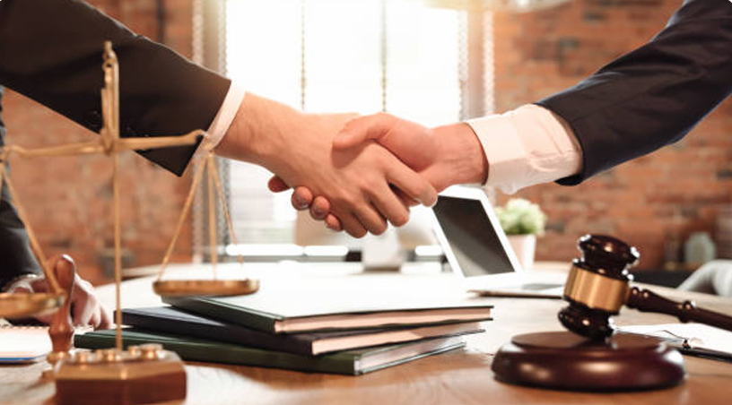 Accord professionnel et poignée de main